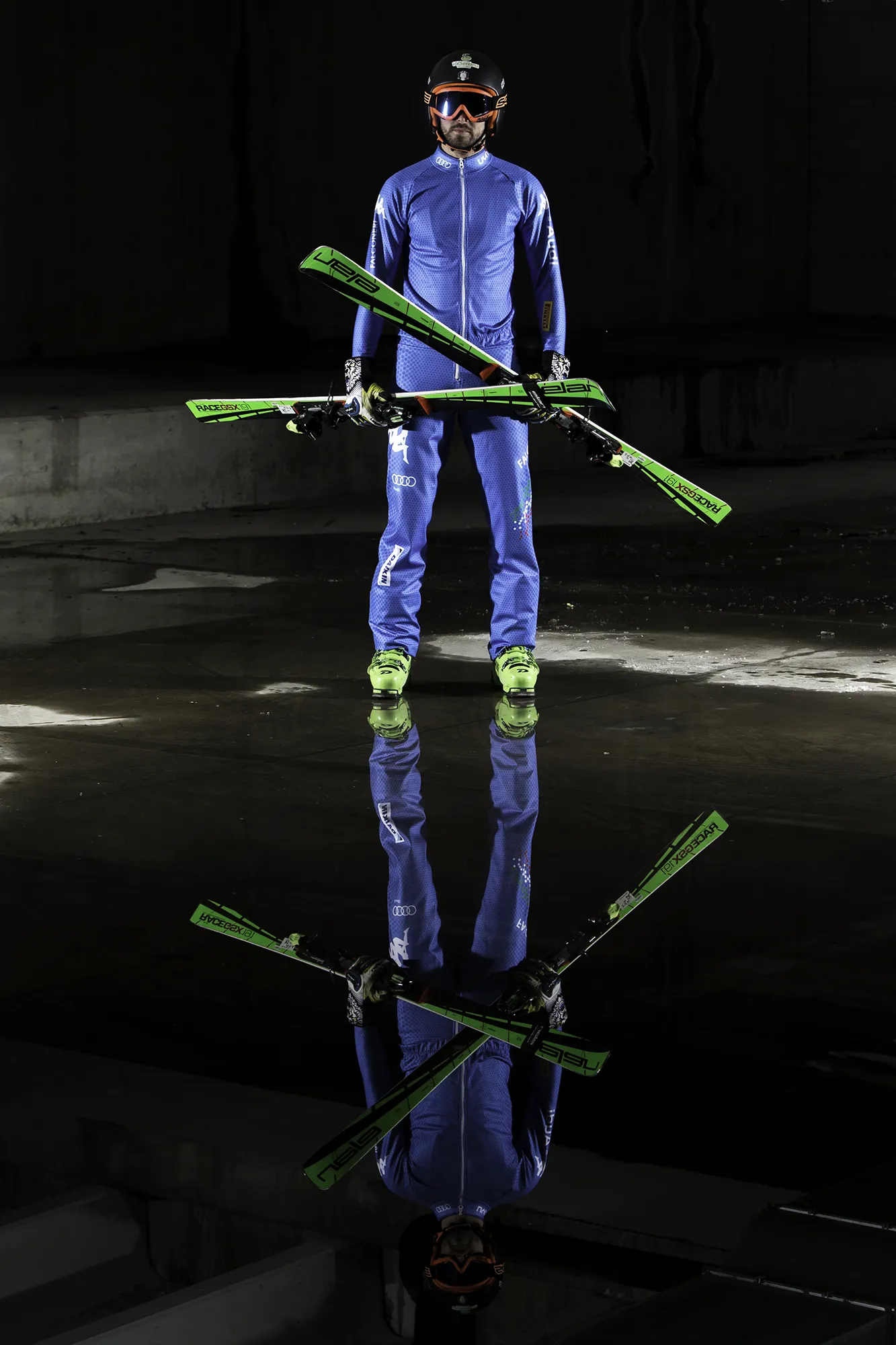 Immagine life style per catalogo - sci Elan con atleta della nazionale - immagine realizzata da fotografo professionista - Bergamo
