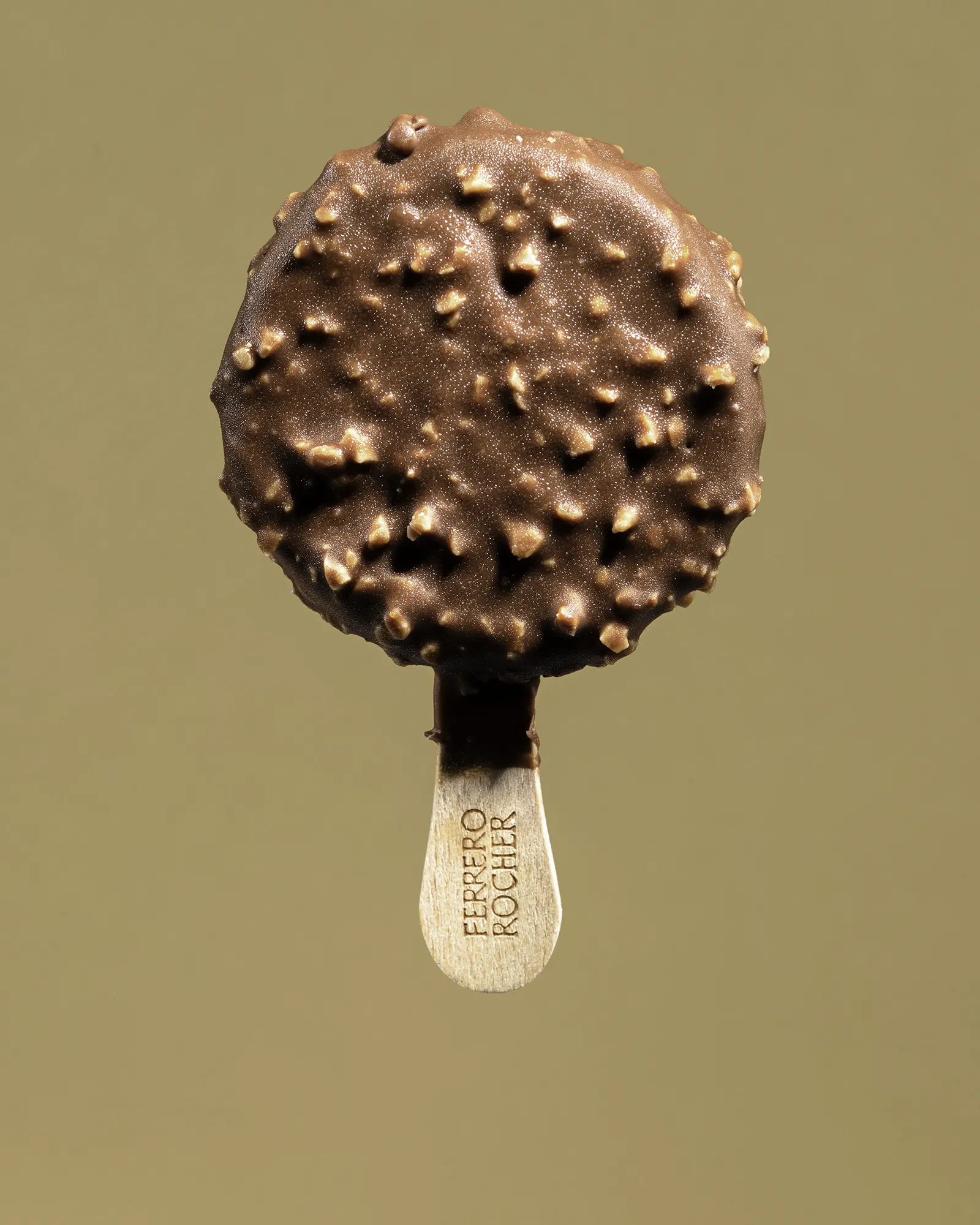 Ferrero Rocher gelato, immagine realizzata per scopi pubblicitari in studio fotografico nella bergamasca