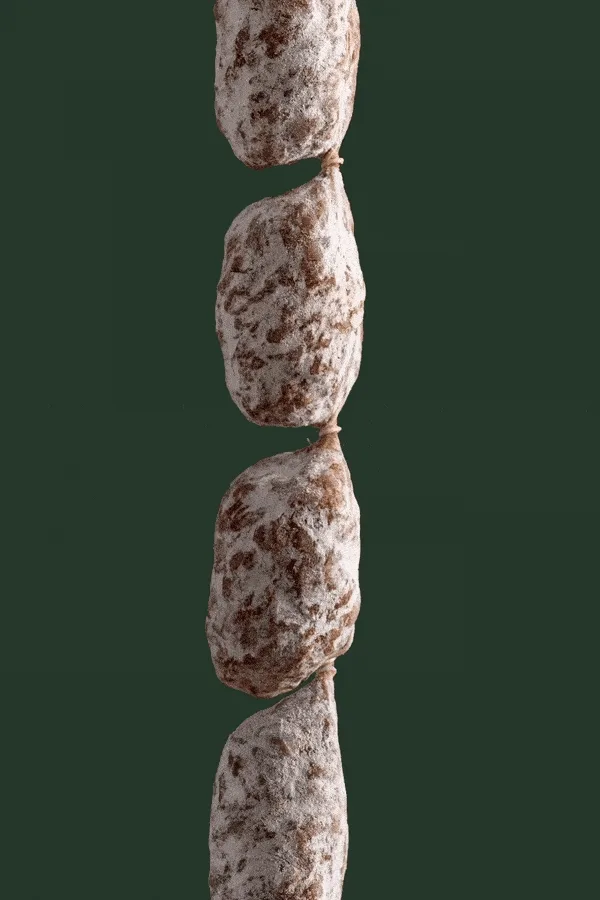 Immagine animata GIF di salamini realizzati da Bortolotti salumi, immagine realizzata come progetto personale per esempio pubblicitario di foto di food