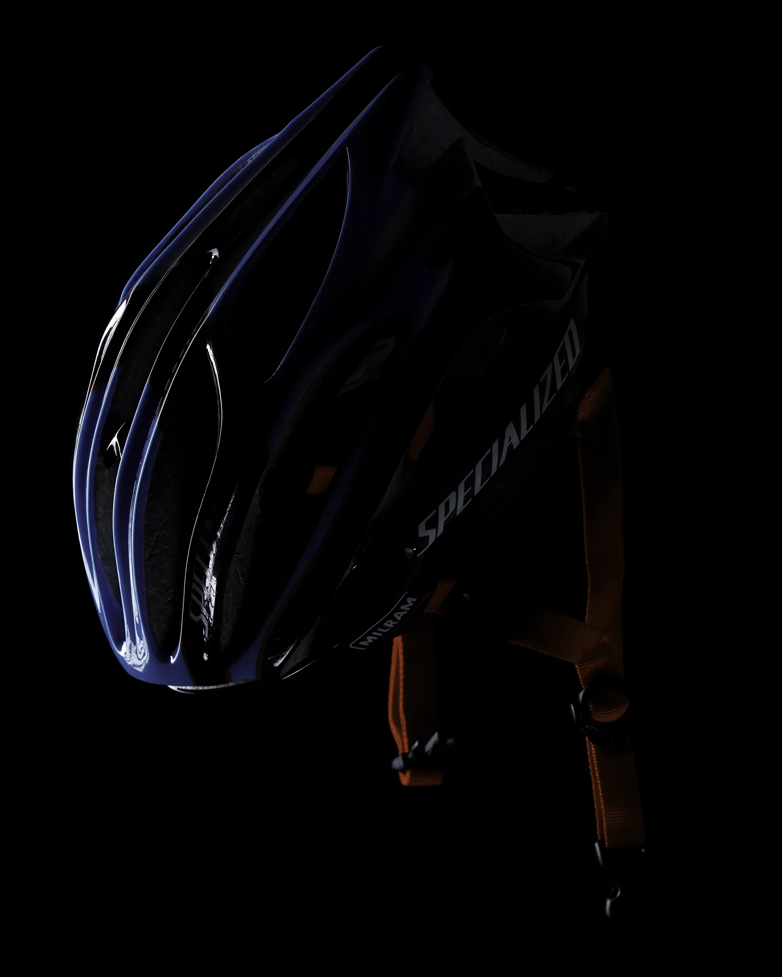 immagine per ecommerce di casco da bici Specilized con uso anche pubblicitario - studio fotografico per aziende