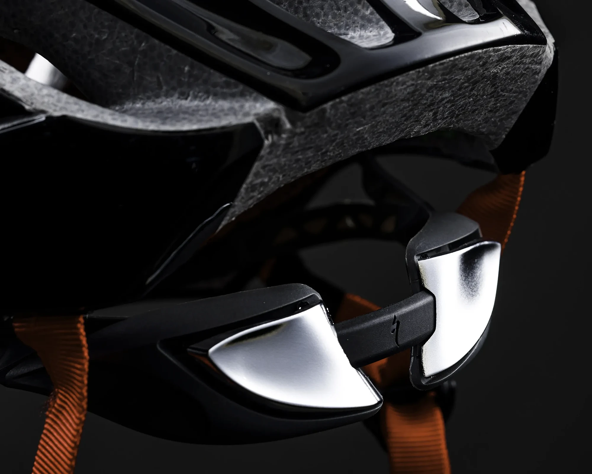 immagine per ecommerce di casco da bici Specilized con uso anche pubblicitario - studio fotografico per aziende