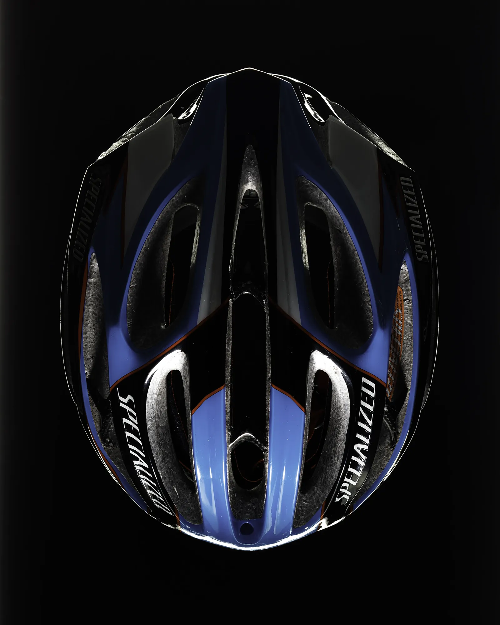 immagine per ecommerce di casco da bici Specilized con uso anche pubblicitario - studio fotografico per aziende