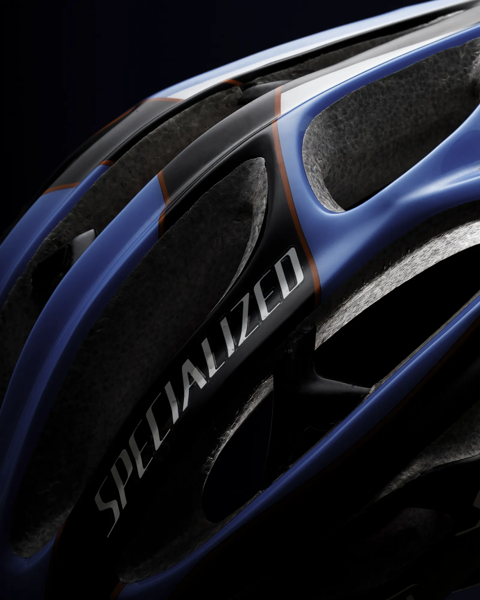 immagine per ecommerce di casco da bici Specilized con uso anche pubblicitario - studio fotografico per aziende