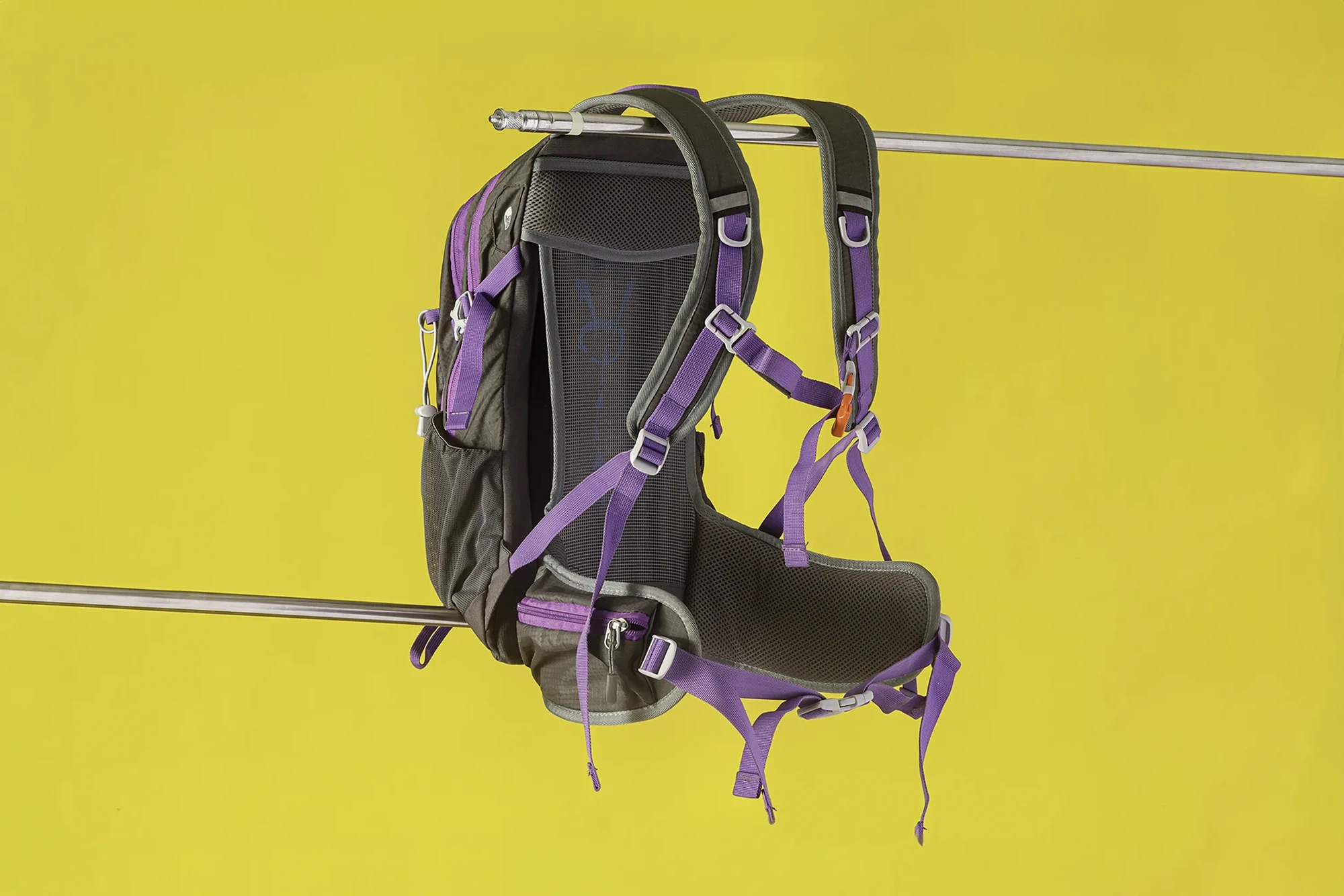 Immagine pop per ecommerce zaino Ande Active 18, immagine realizzata come progetto personale per esempio pubblicitario di foto di prodotti