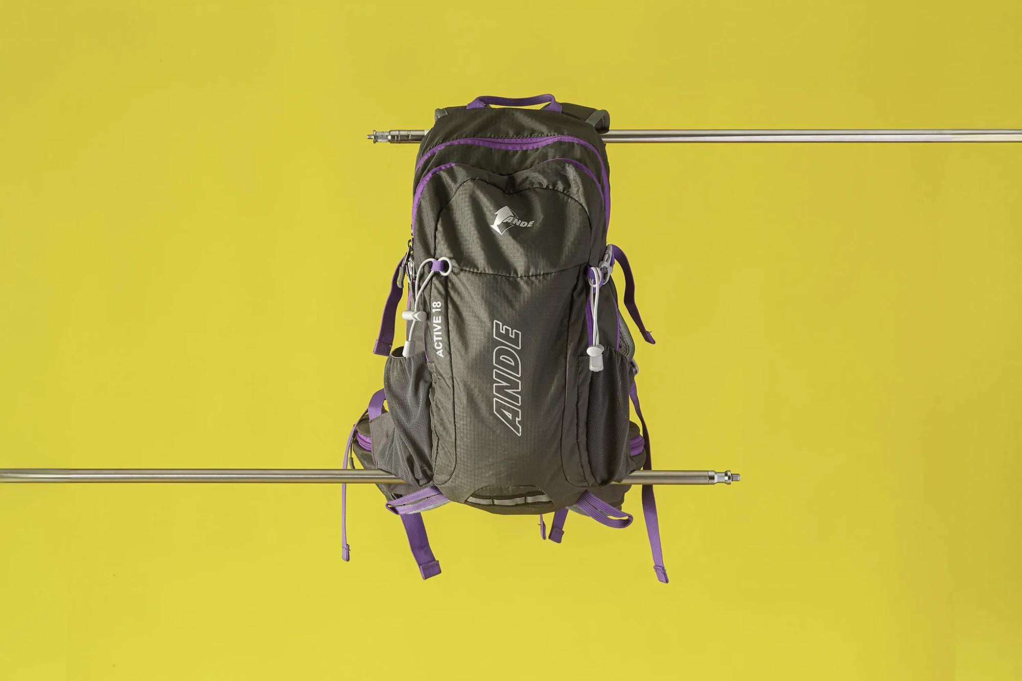 Immagine pop per ecommerce zaino Ande Active 18, immagine realizzata come progetto personale per esempio pubblicitario di foto di prodotti