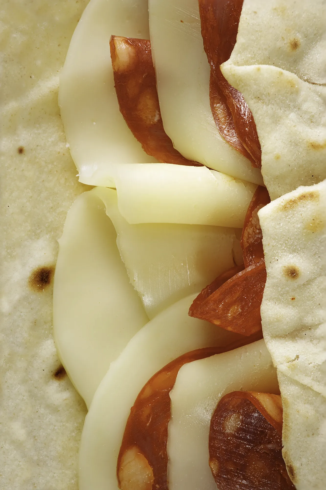 Immagine pop per presentazione piadina spianata e provola, immagine realizzata come progetto personale per esempio pubblicitario di foto di food