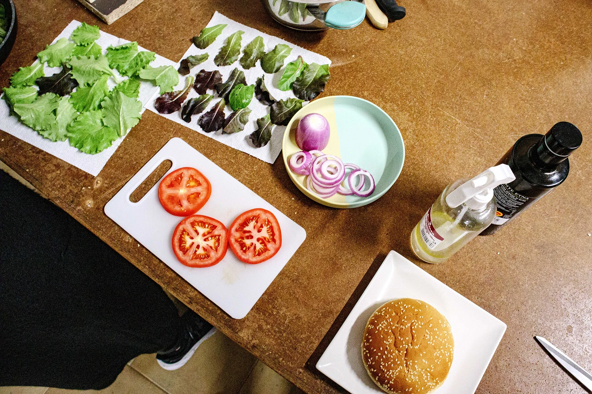 BTS scatto hamburger - preparazione ingredienti
