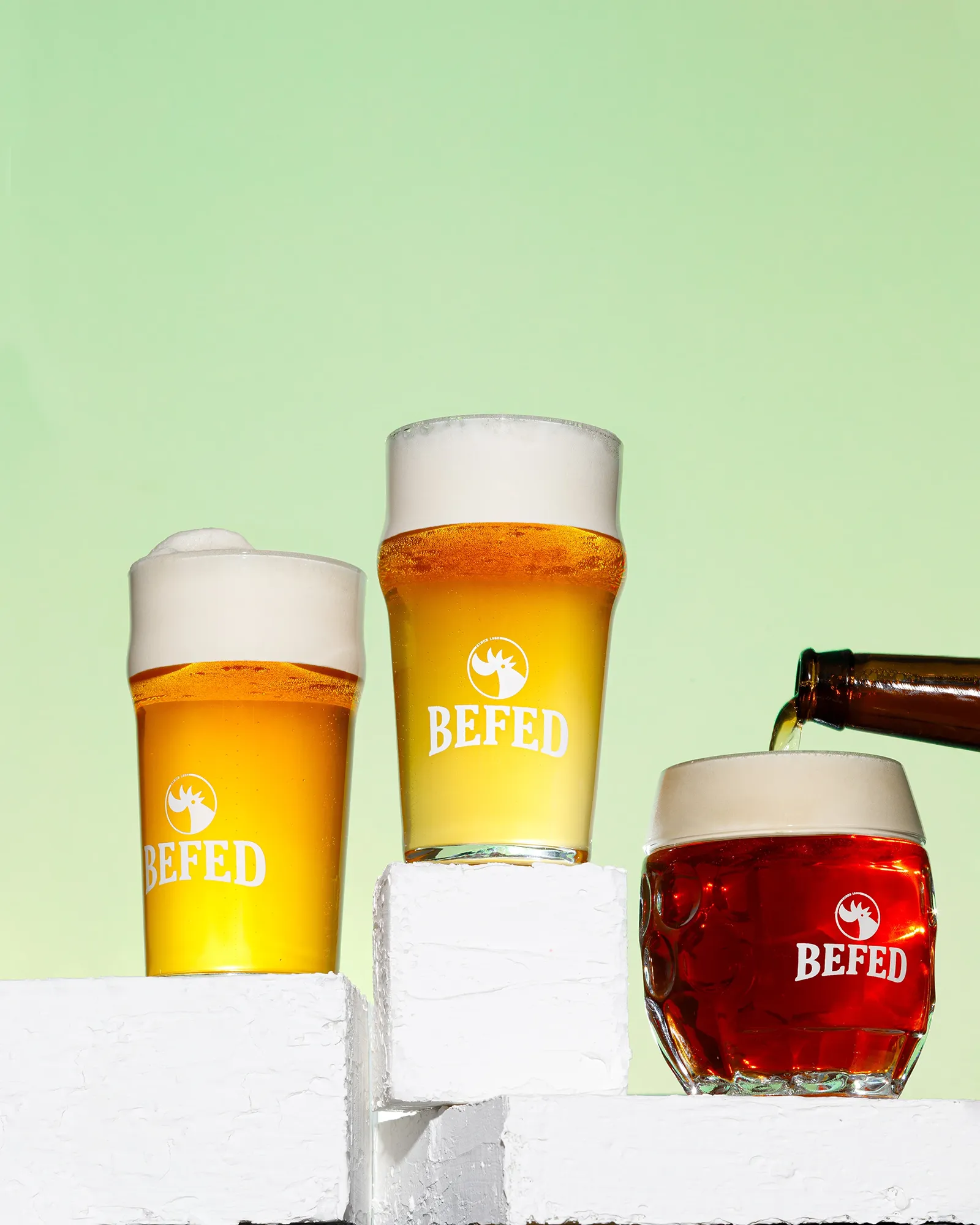 tris di birre, bionda rossa e ale realizzato per Befed presso lo studio fotografico in Bergamo - Albino specializzato in immagini e video commerciali per prodotti alimentari