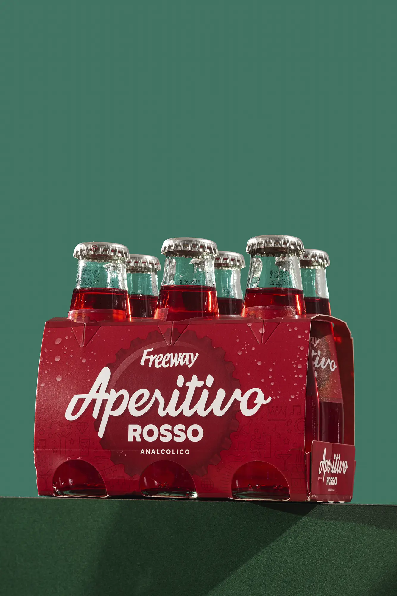 Campari Freeway aperitivo, immagine per uso social e adv di food realizzata presso lo studio, tile moderno e colorato con presentazione minimal e pulita